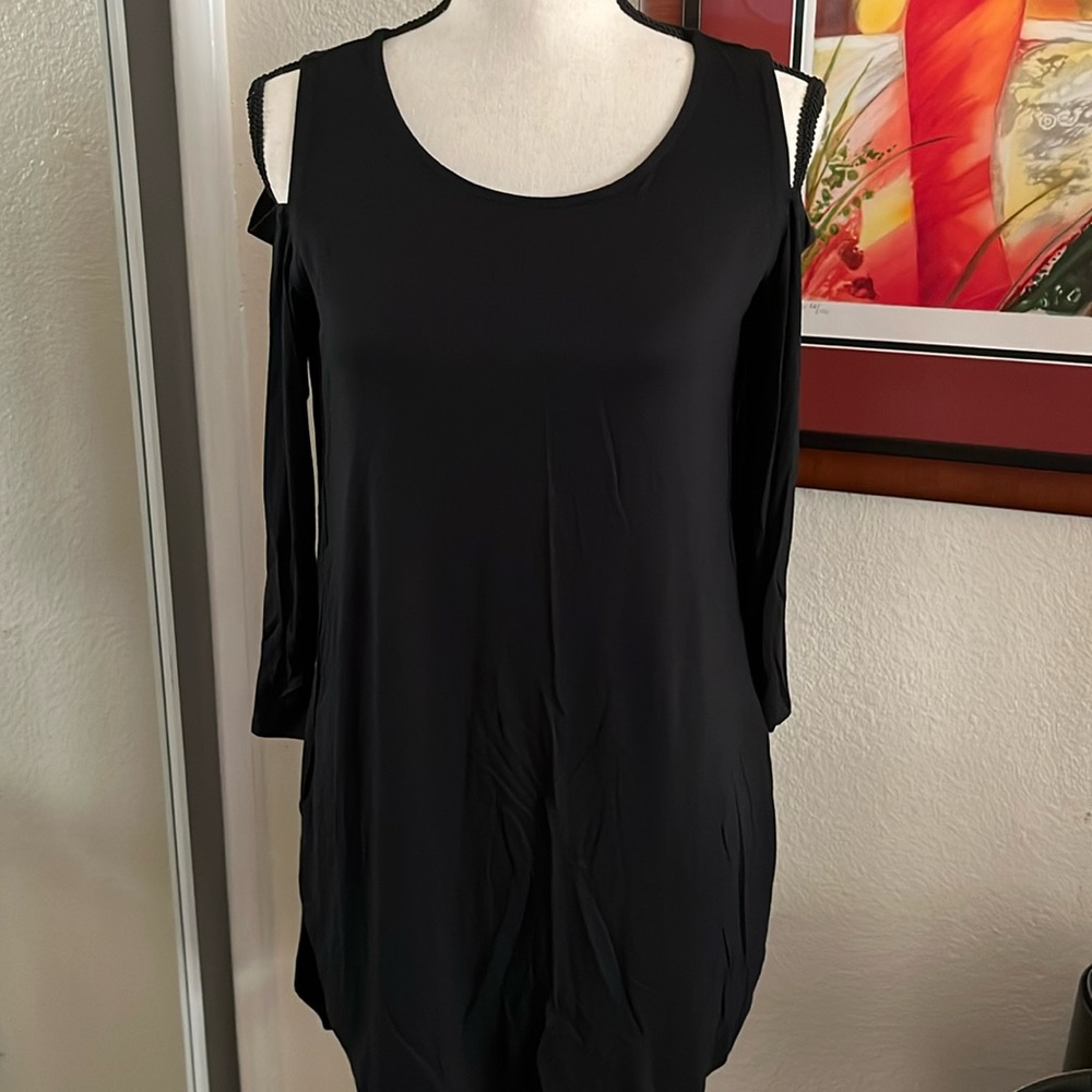 The Limited Cold Shoulder Tunic Top Size M